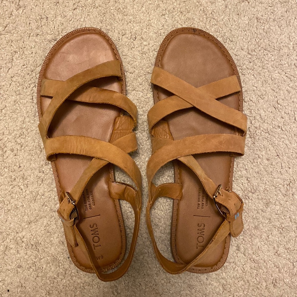 Tom’s size 9 sandal